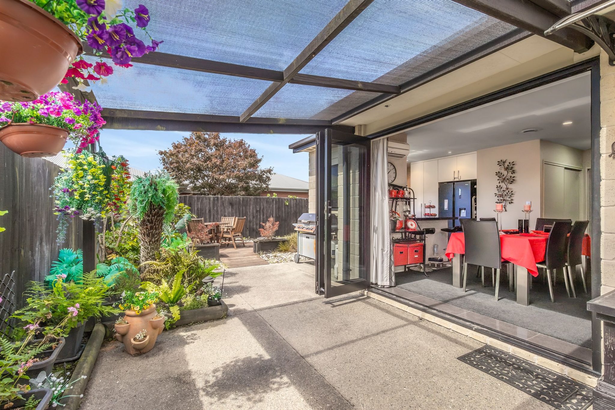Stunning Retirement or Executive Home — slide 2