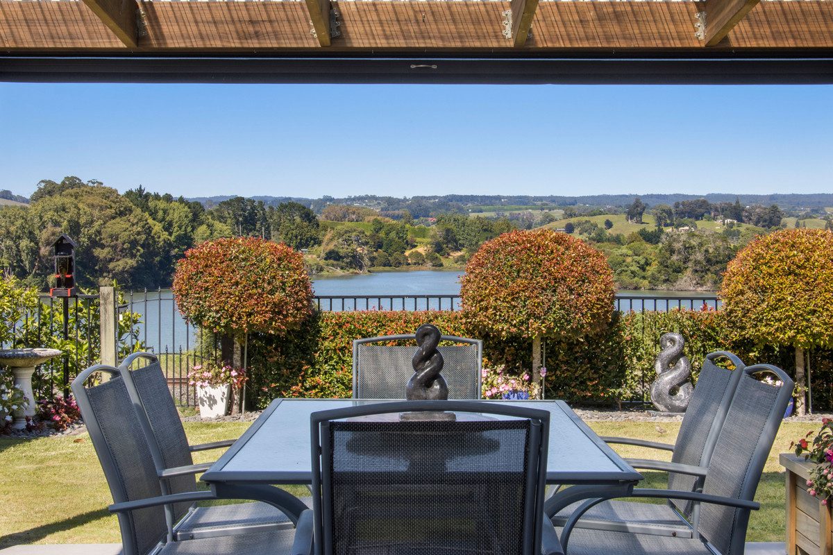 Low Maintenance and Lovely View — slide 1