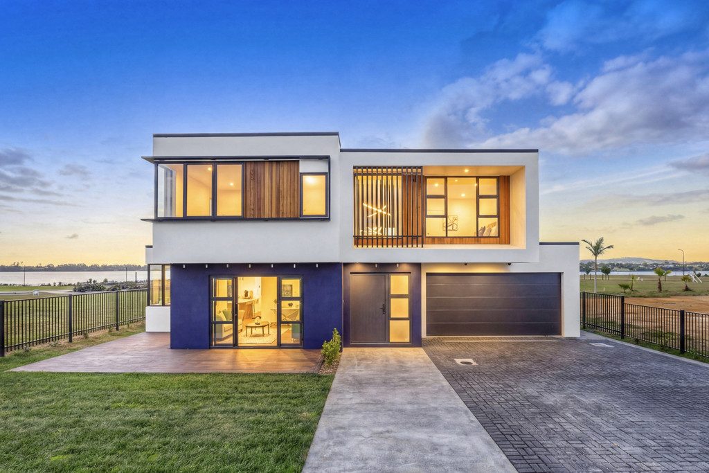 Waterfront and Sophistication on Pararekau Island — slide 1
