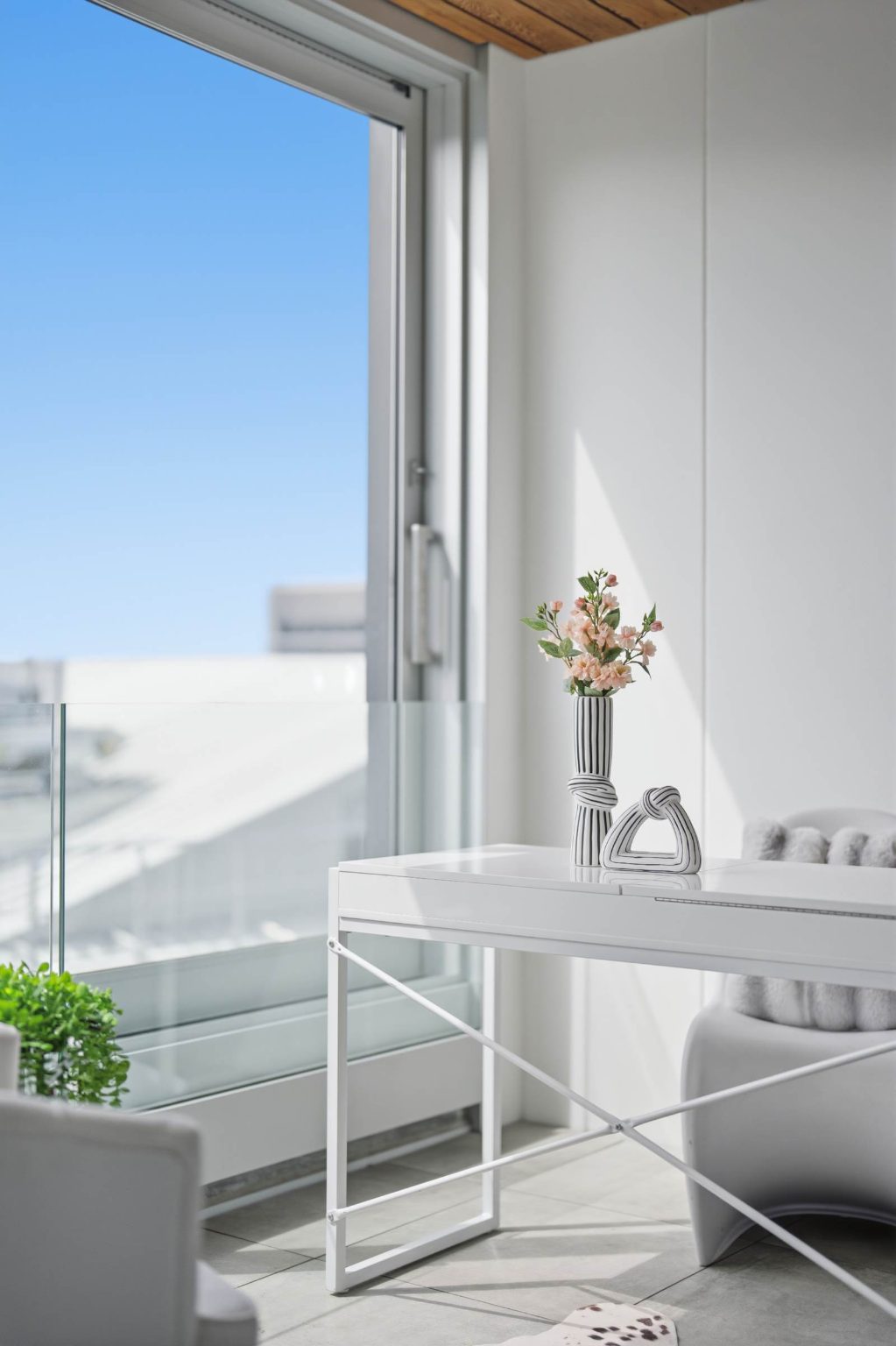Affordable Luxury Top Location — slide 24