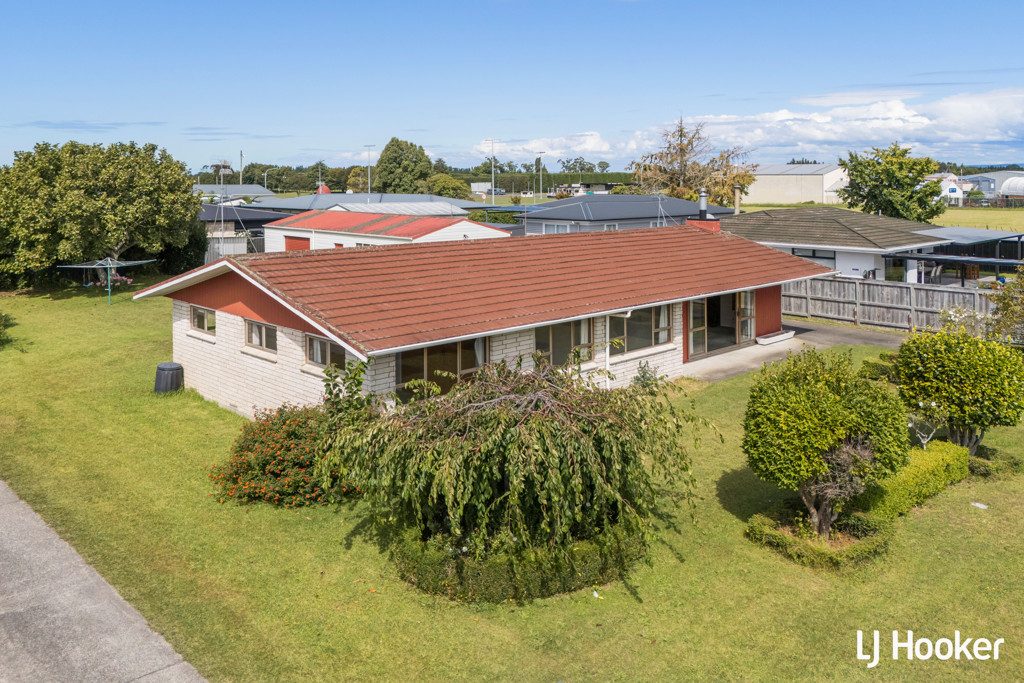 4 Beds, Double Garage & Big Workshop - Add Value — slide 20