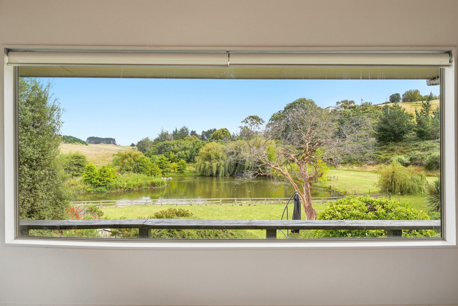 Tranquil countryside setting with captivating lake — slide 2