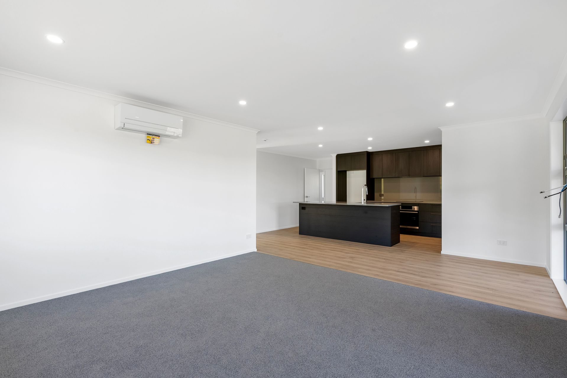 Stunning New Home On 3707m2 — slide 7