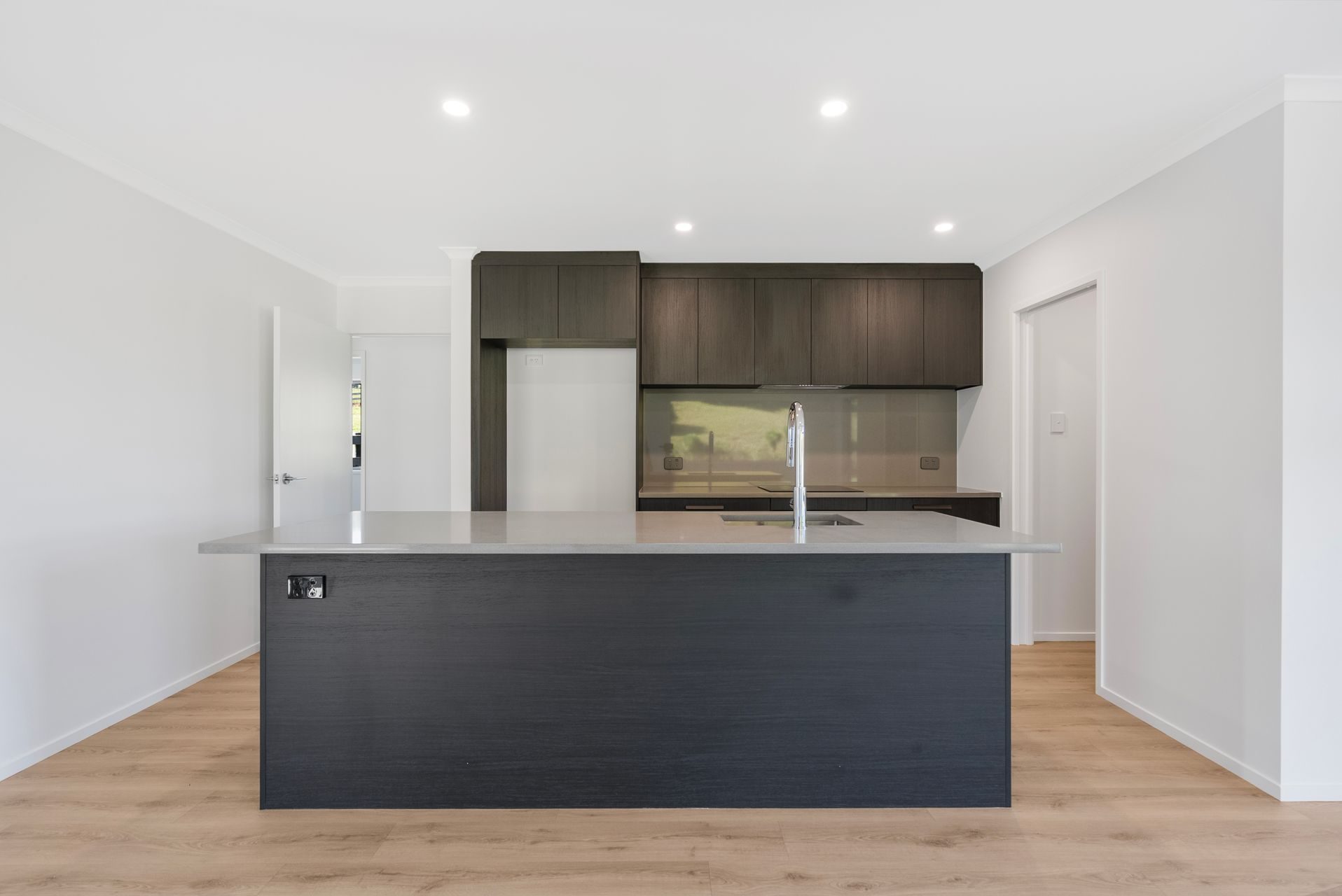 Stunning New Home On 3707m2 — slide 4