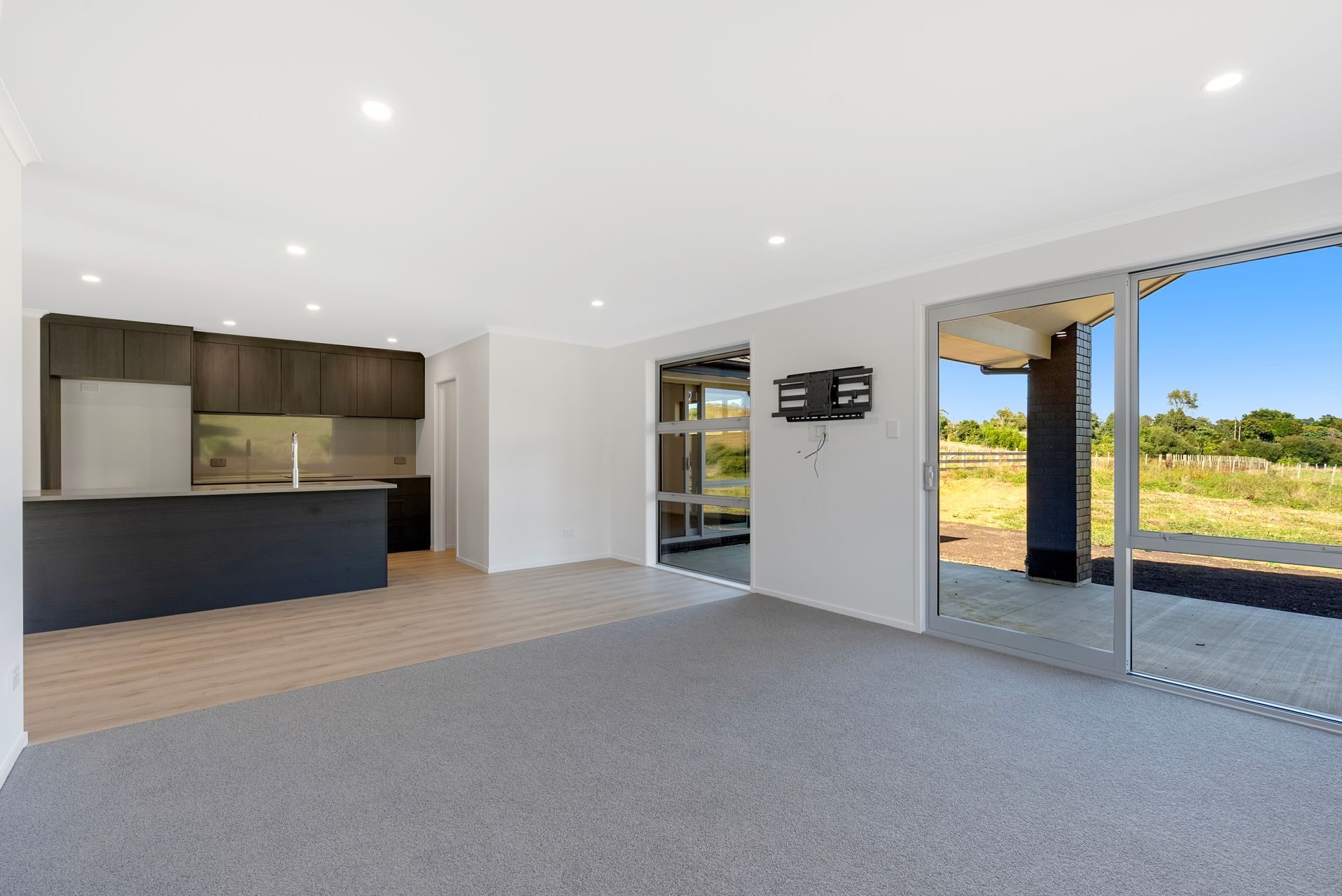 Stunning New Home On 3707m2 — slide 9