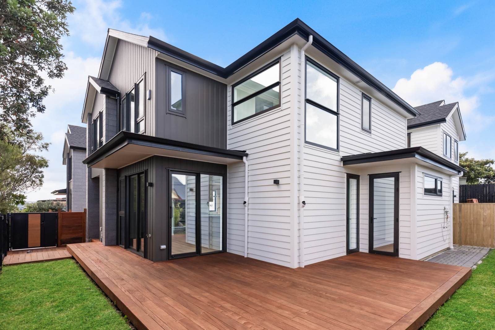 The Ultimate Westlake & Rangitoto Lifestyle — slide 1