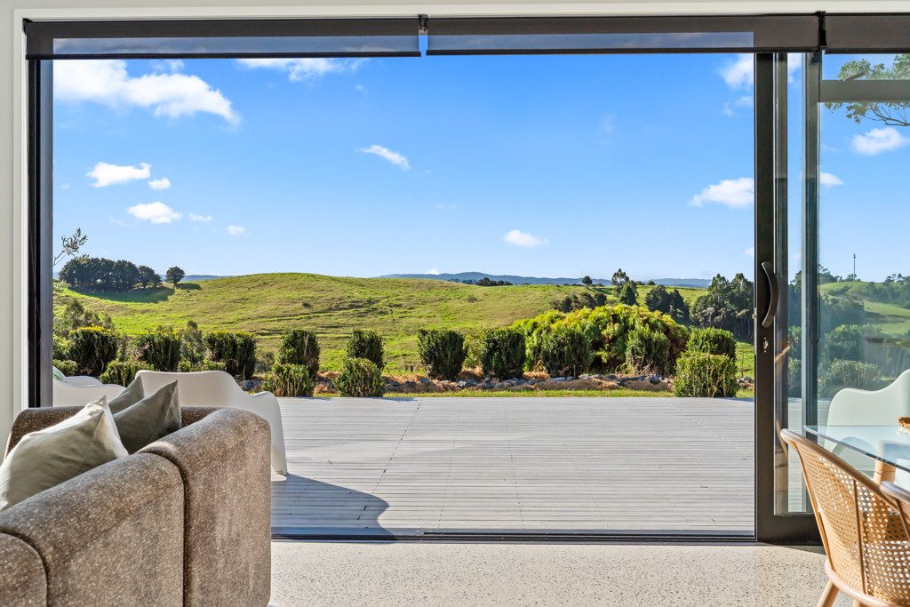 Modern Home, Rural Views — slide 18