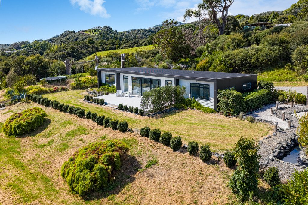 Modern Home, Rural Views — slide 23
