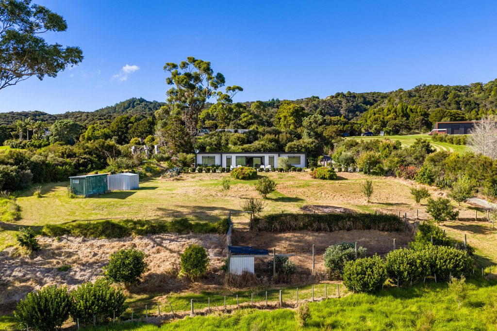 Modern Home, Rural Views — slide 32