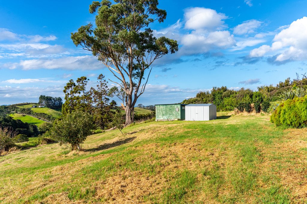 Modern Home, Rural Views — slide 36