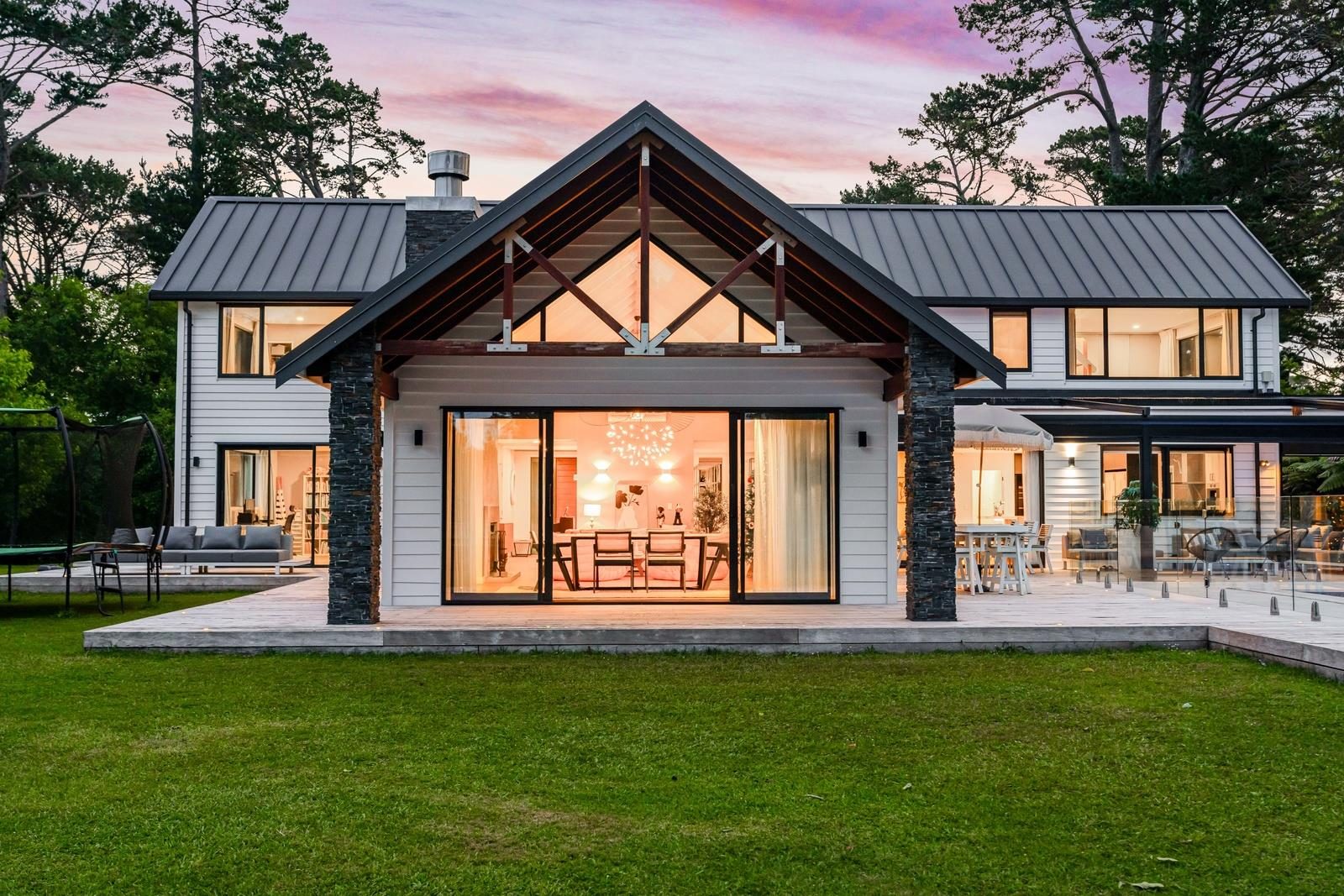 Private Luxury Living. — slide 19
