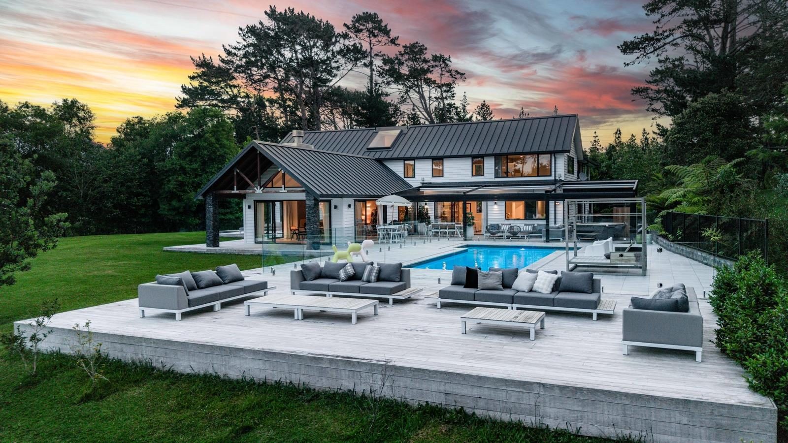 Private Luxury Living. — slide 17