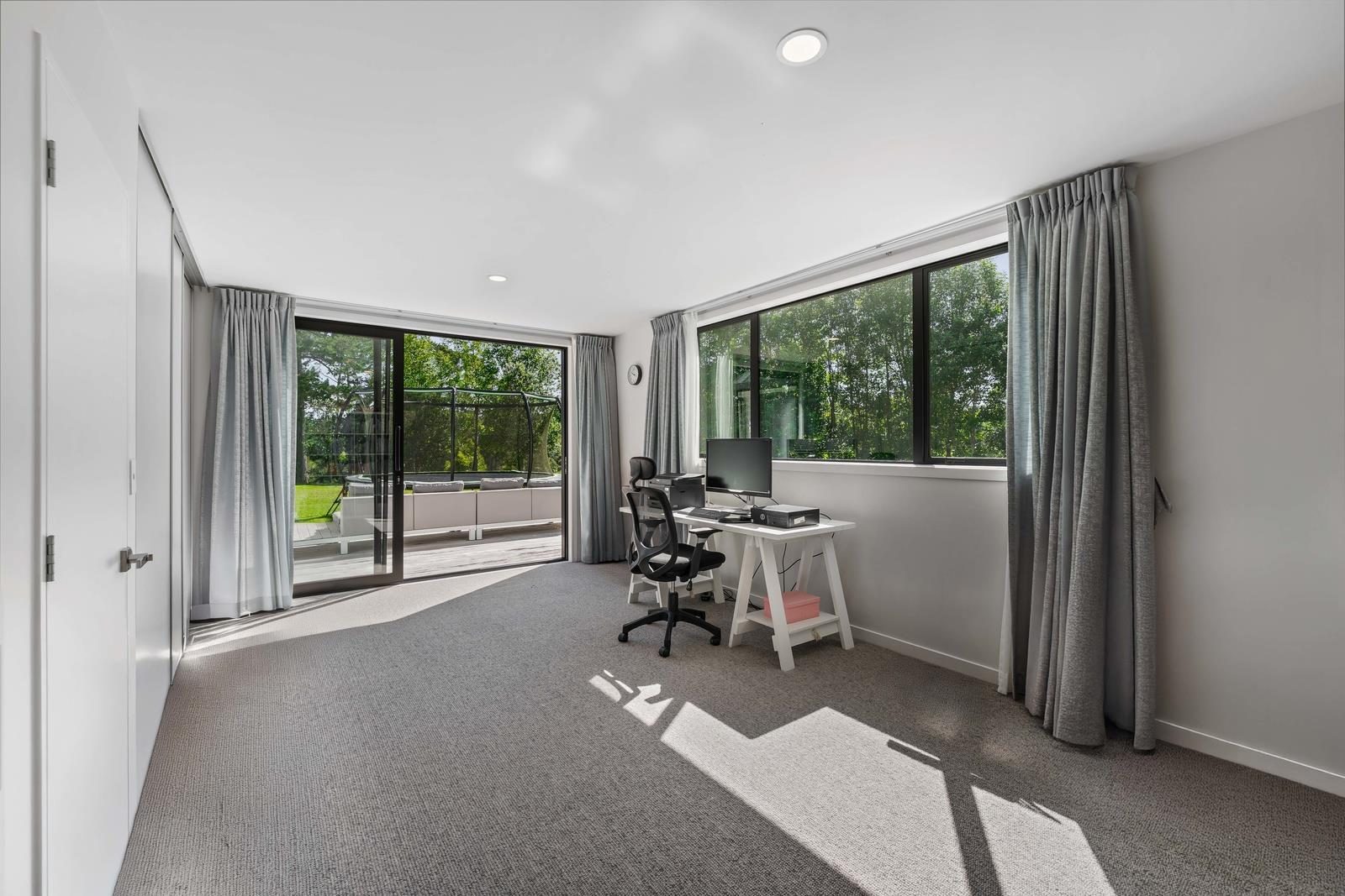 Private Luxury Living. — slide 30