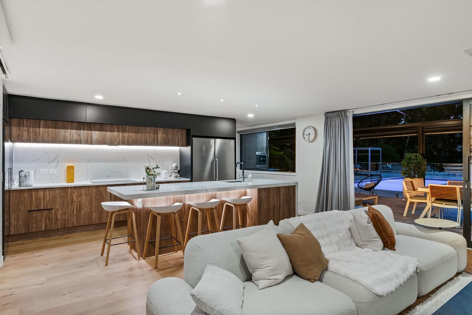 Private Luxury Living. — slide 10