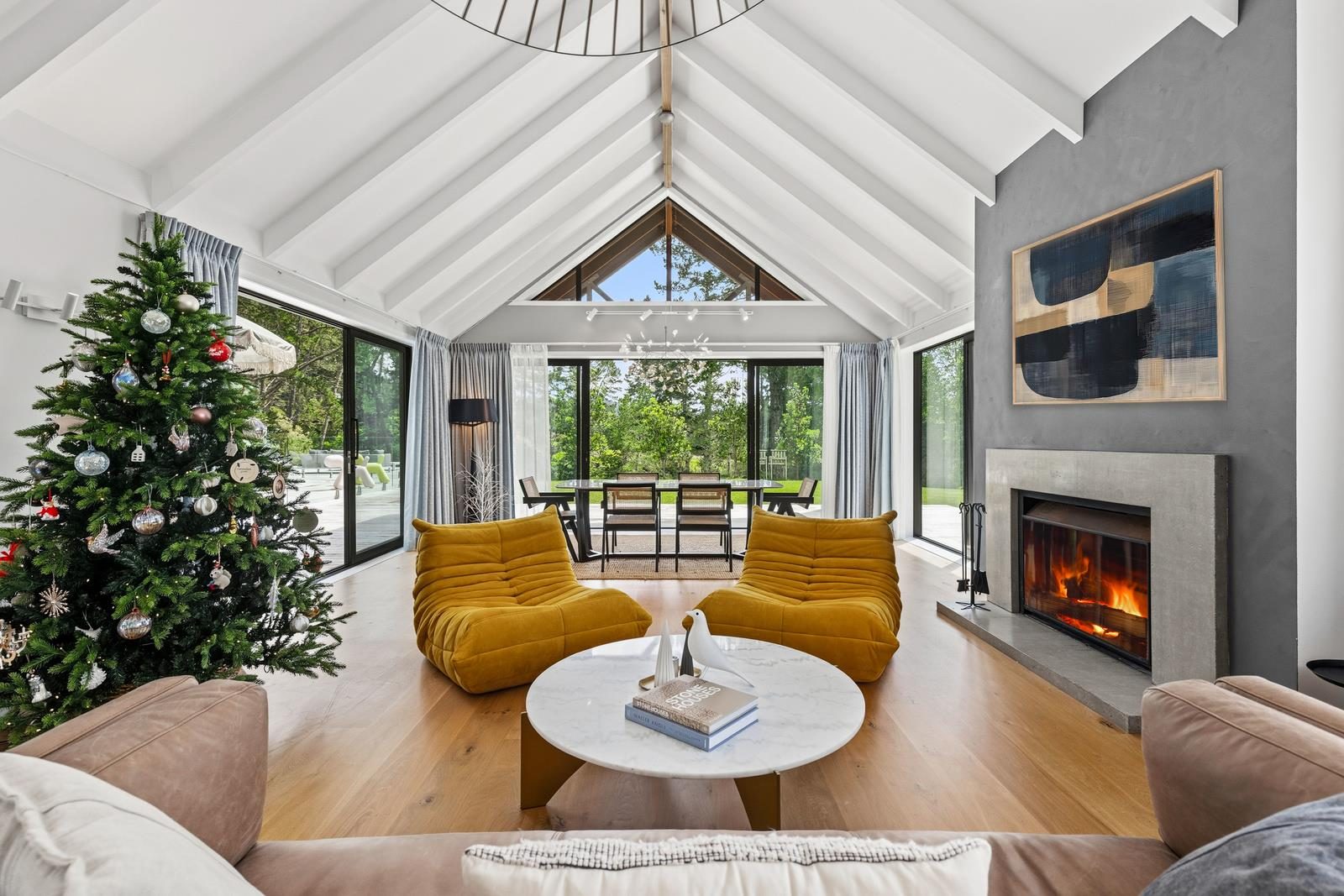 Private Luxury Living. — slide 18