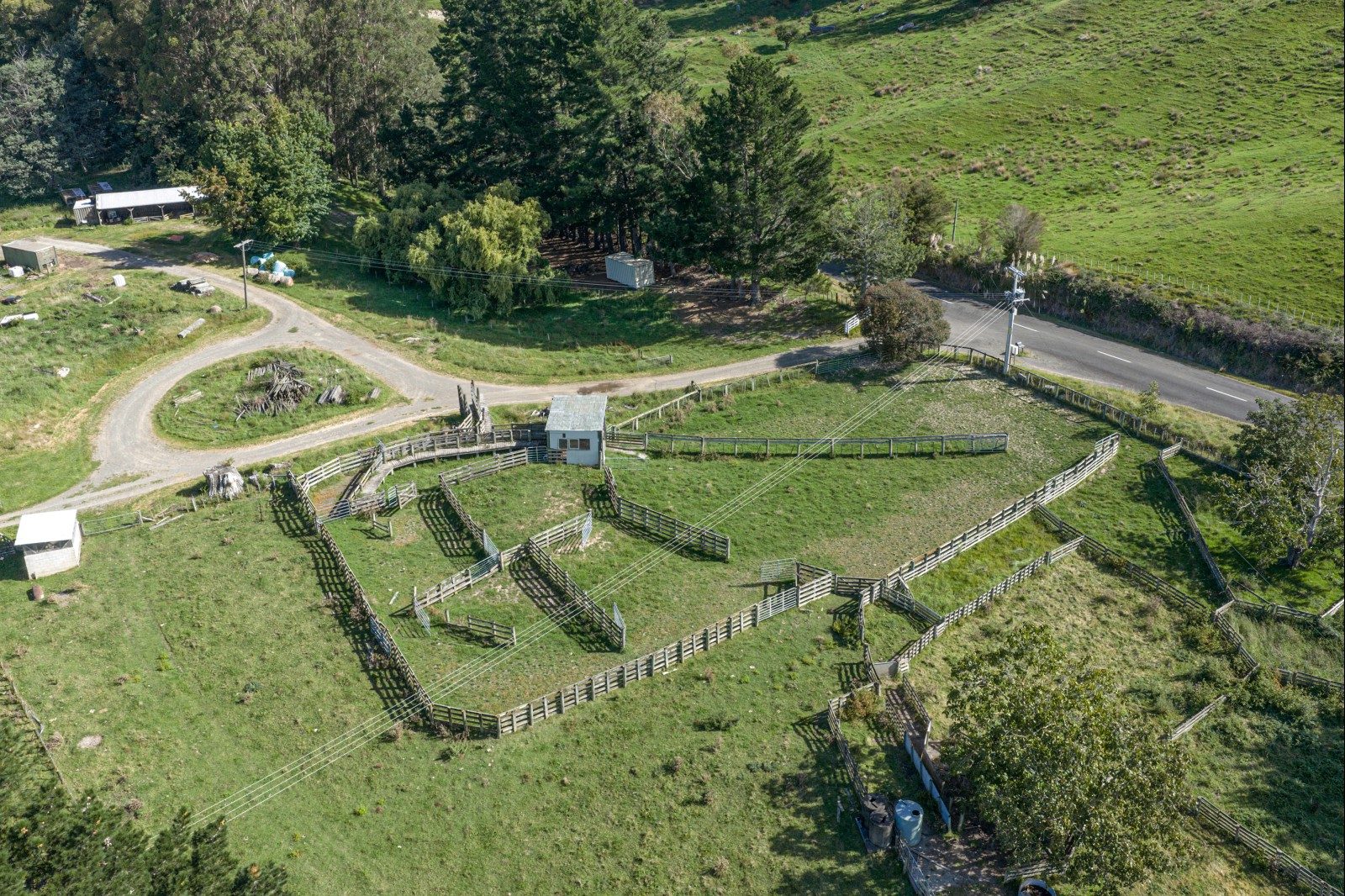 Five bedroom lifestyle with grazing and hunting — slide 2