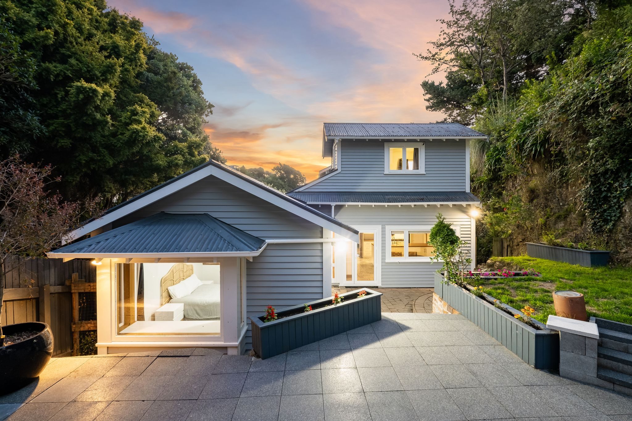 Character Villa, Prime Location — slide 1
