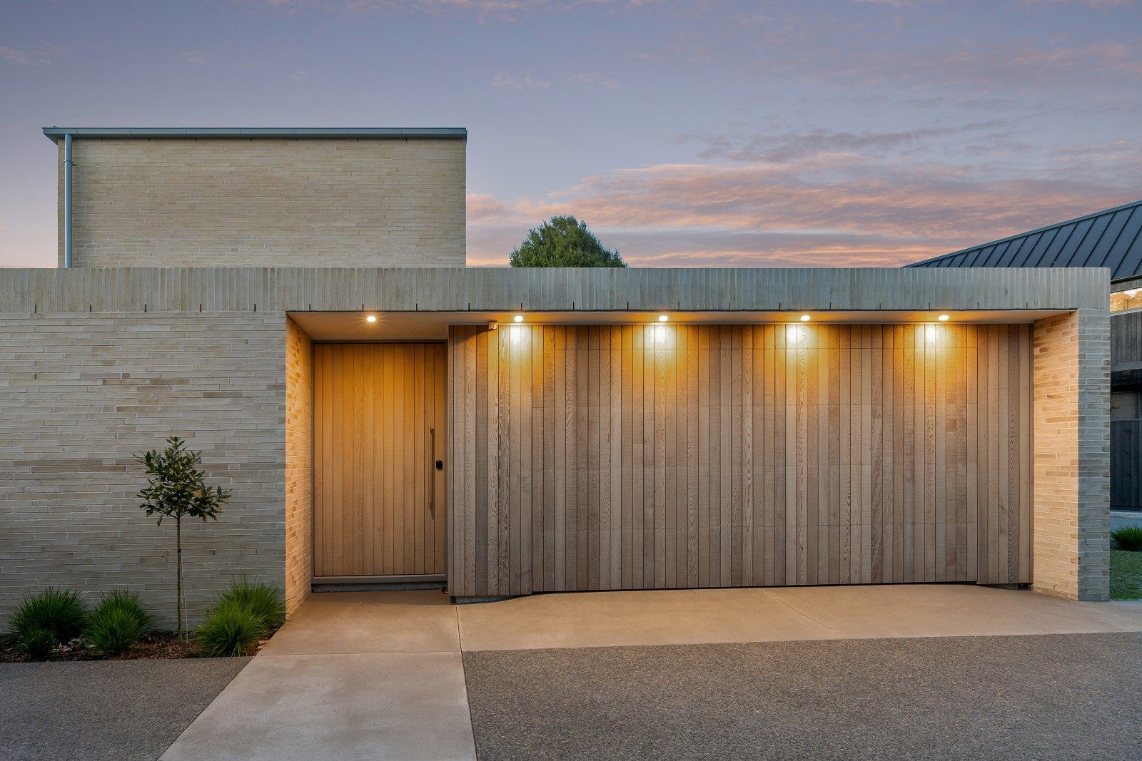 Architectural Designer Residence - Brand New — slide 1