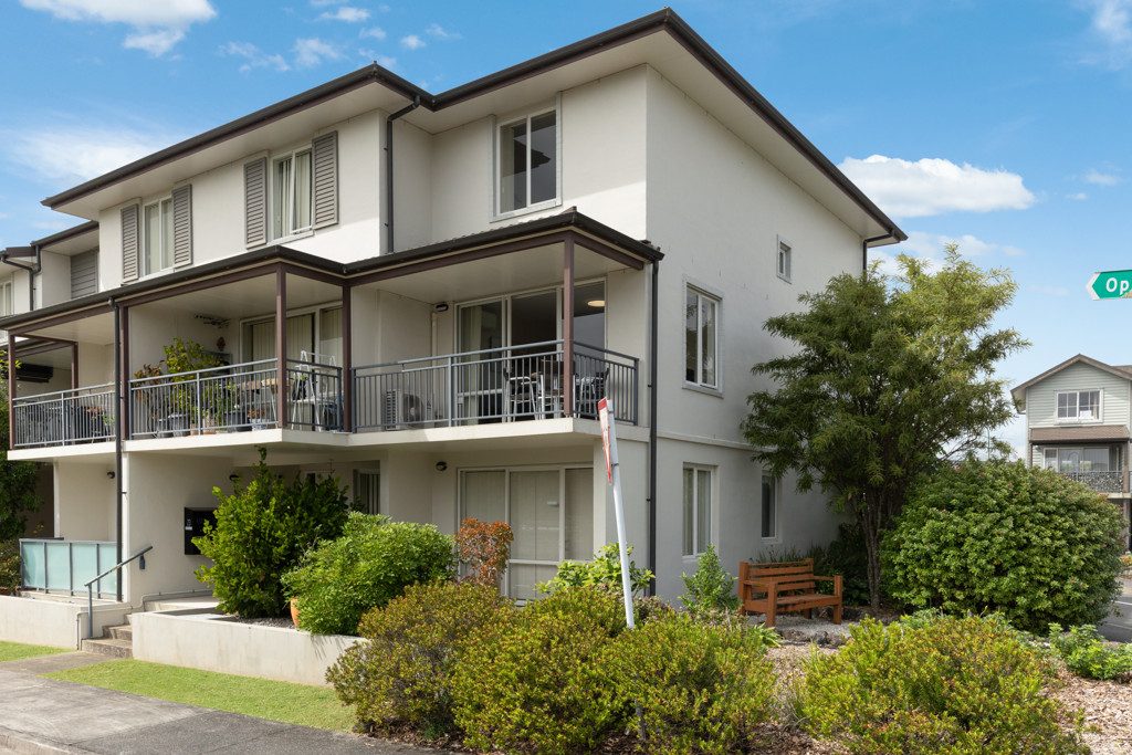 Great Location and Easy Living — slide 1