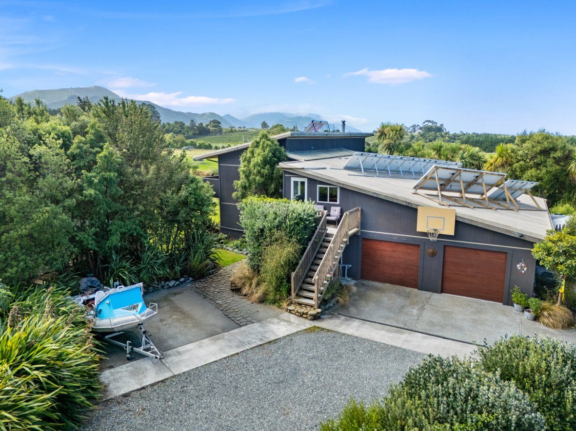 Off-Grid 1.8ha Sanctuary with Panoramic Views — slide 2