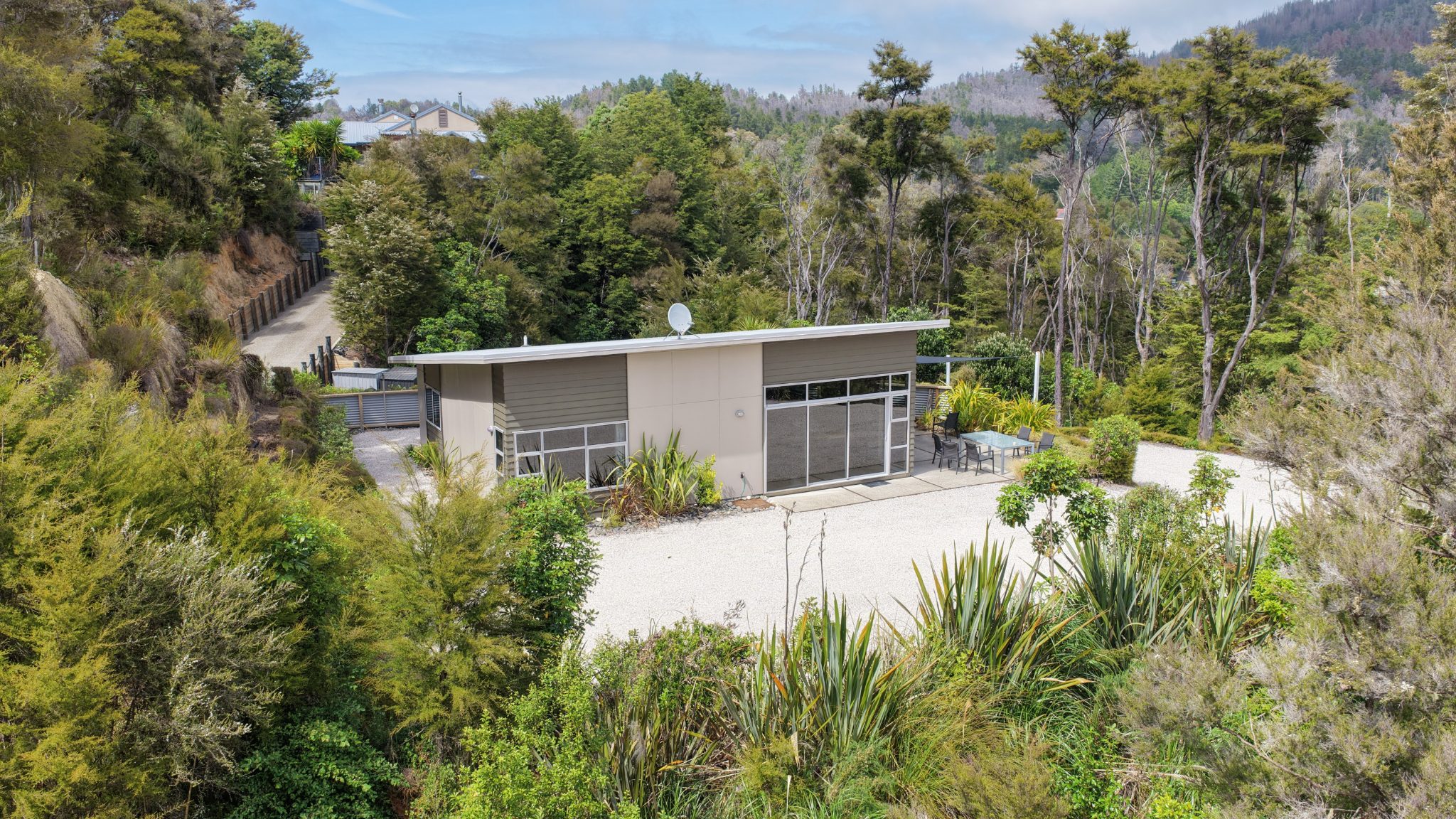Private Kaiteriteri Retreat For Sale — slide 2