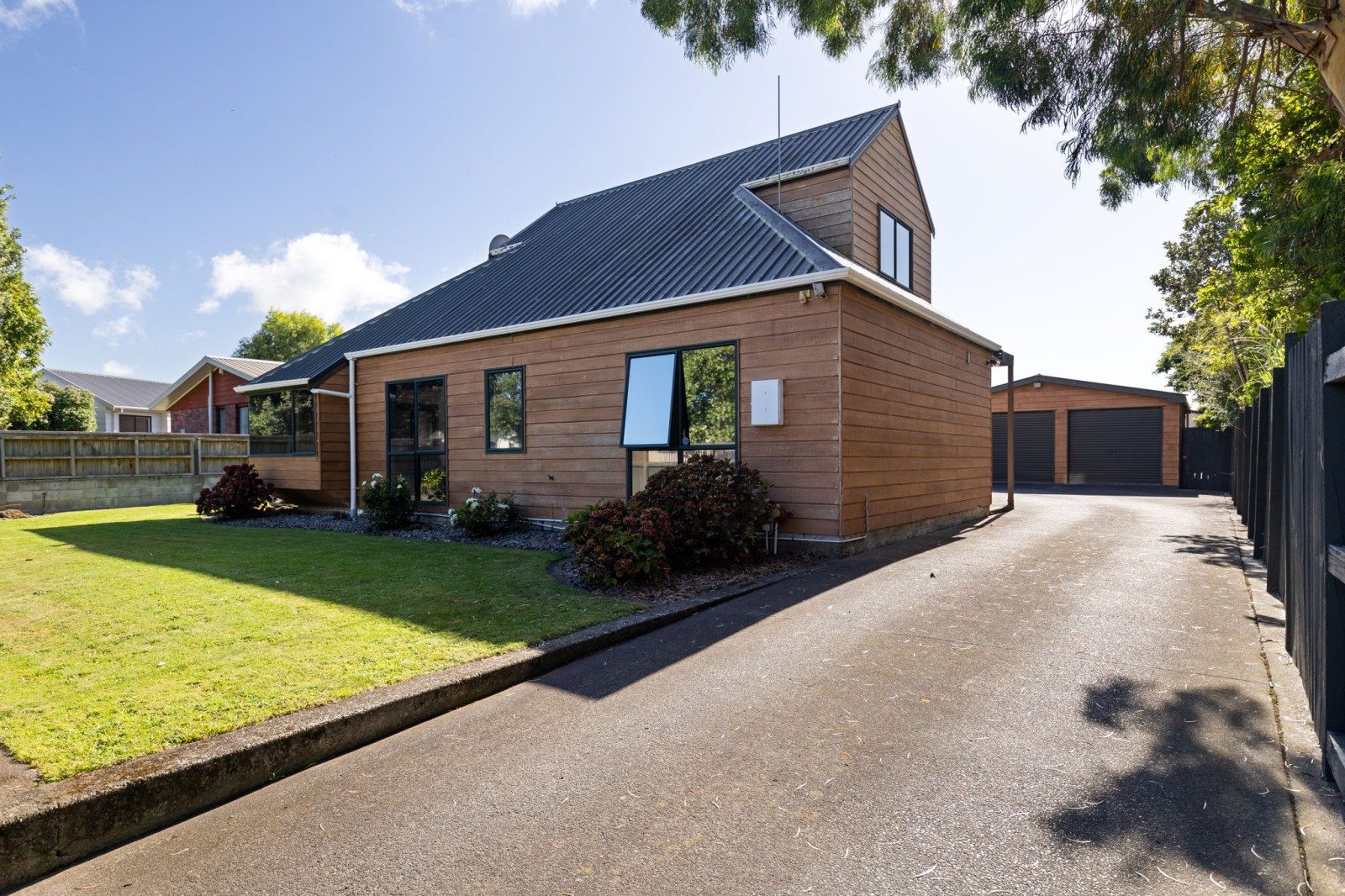 Sun soaked living in Kelvin Grove — slide 9