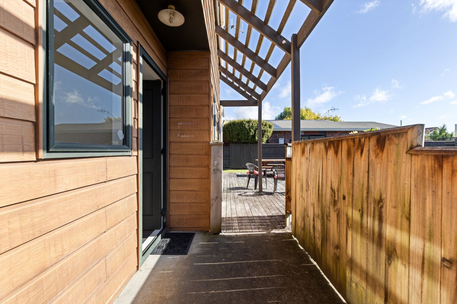 Sun soaked living in Kelvin Grove — slide 10