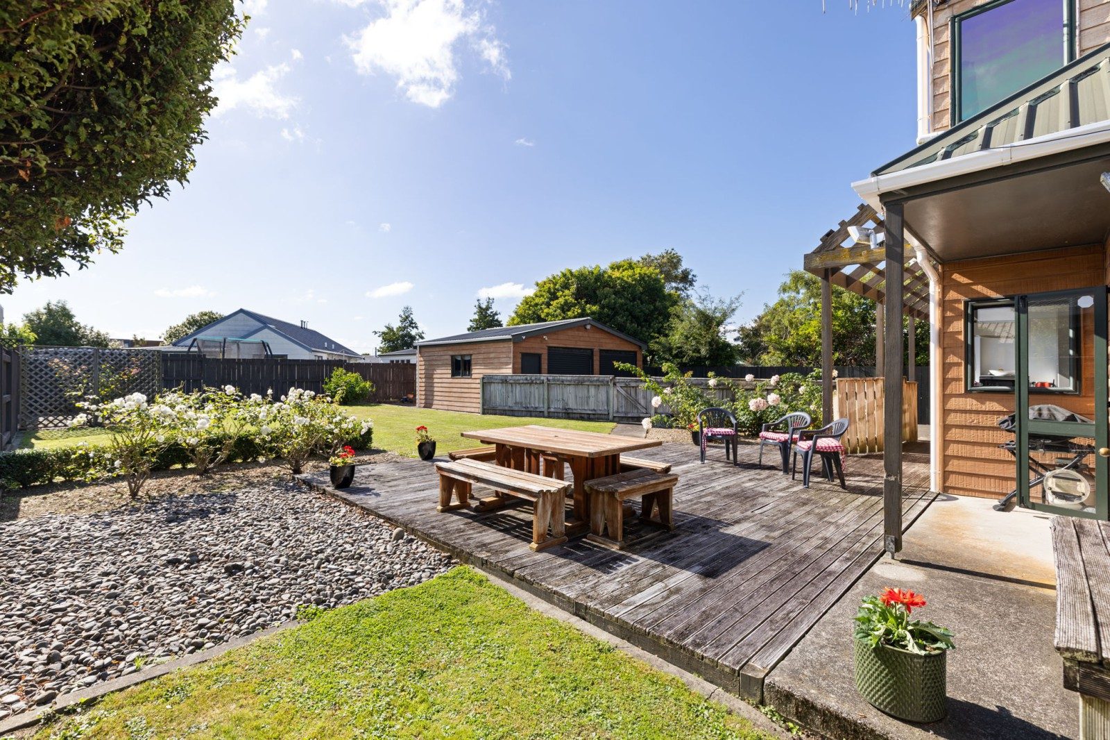 Sun soaked living in Kelvin Grove — slide 24