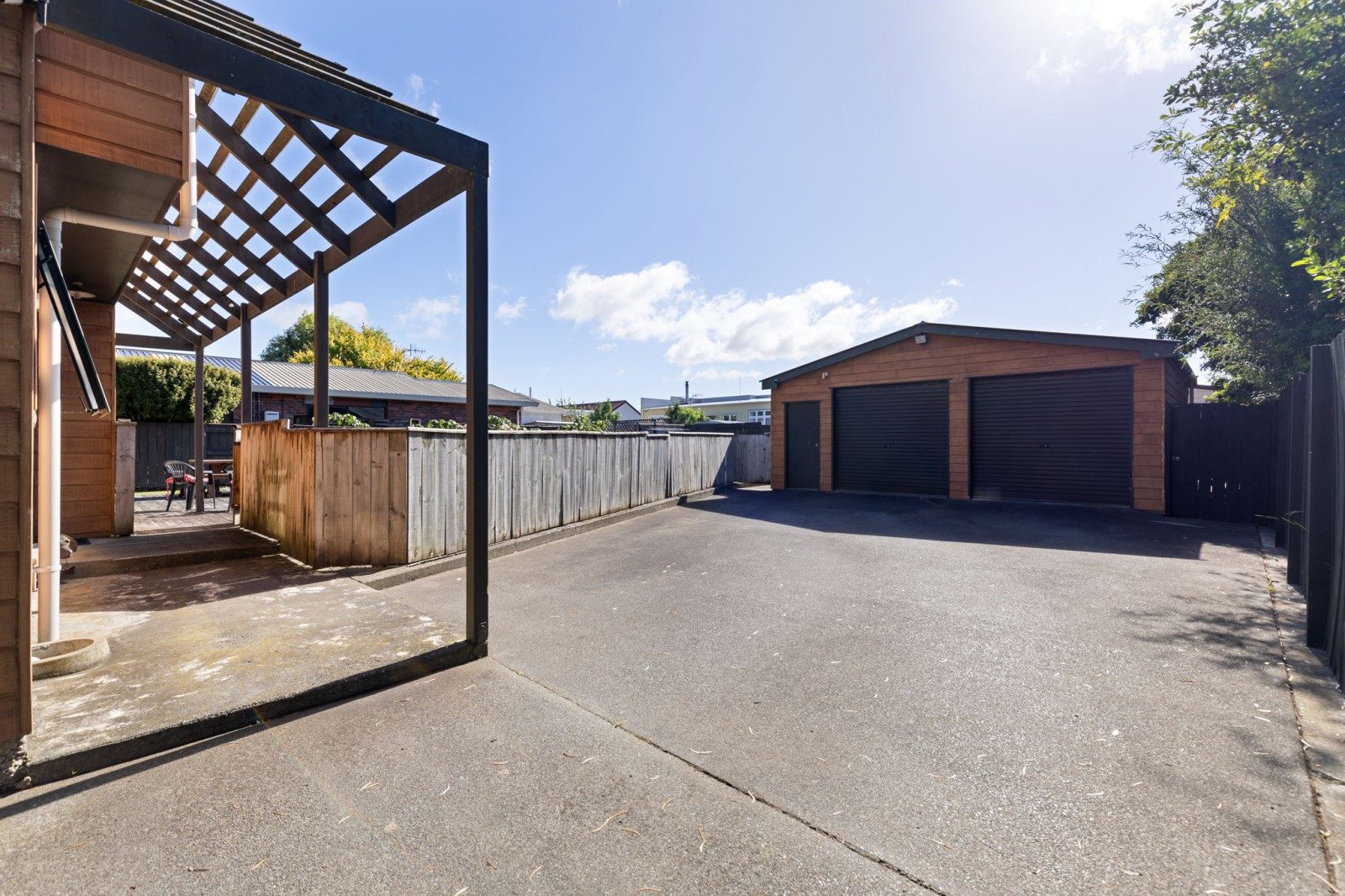 Sun soaked living in Kelvin Grove — slide 28