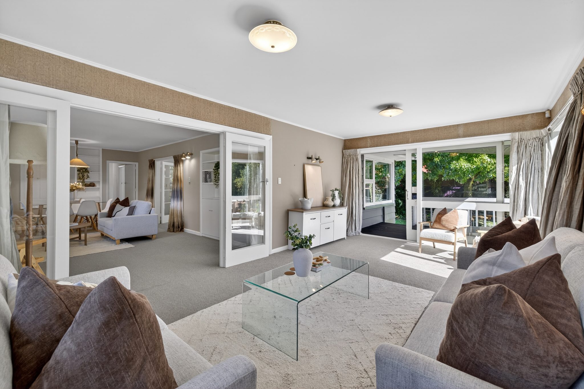 $1,025,000 - Close to Uni, 3 Bed Family home — slide 2