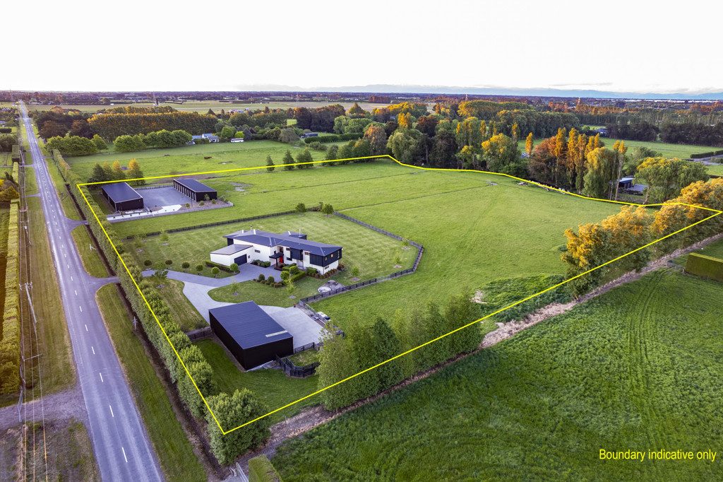 Prime Location, Unmatched Lifestyle, Endless Space — slide 2