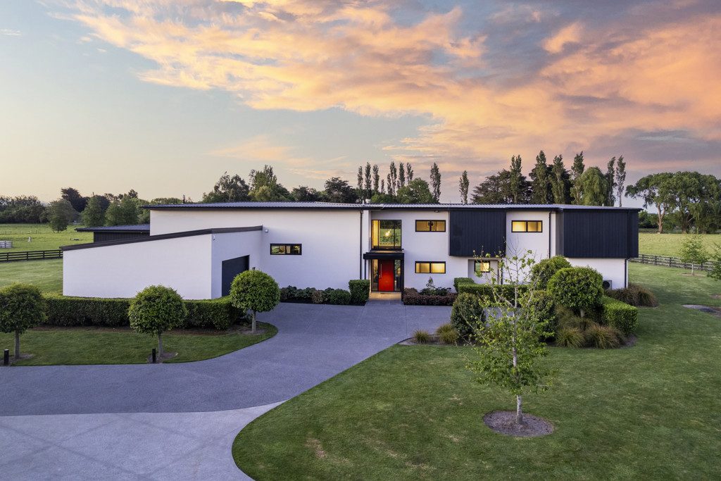 Prime Location, Unmatched Lifestyle, Endless Space — slide 1