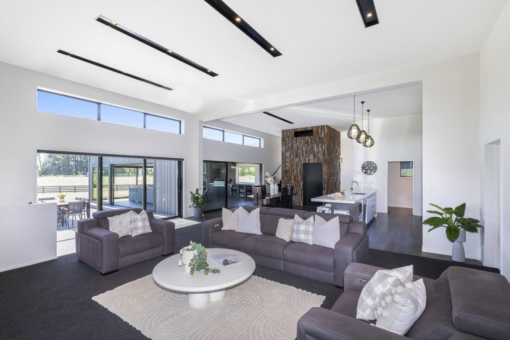 Prime Location, Unmatched Lifestyle, Endless Space — slide 3