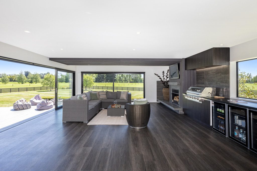 Prime Location, Unmatched Lifestyle, Endless Space — slide 7