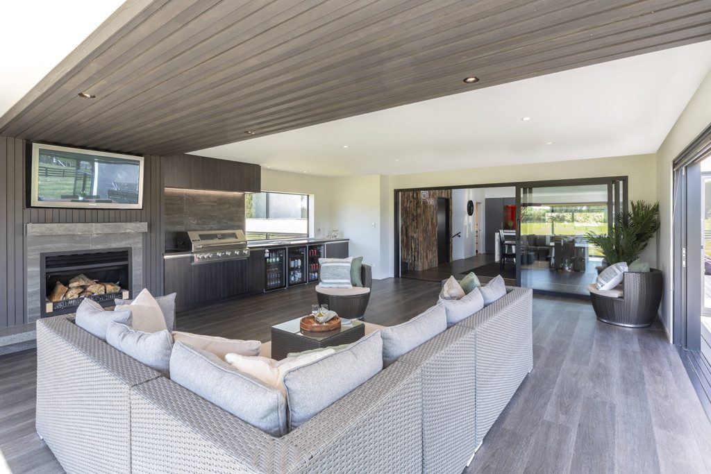 Prime Location, Unmatched Lifestyle, Endless Space — slide 8