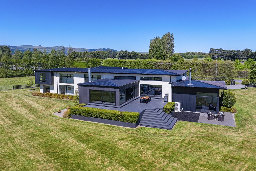 Prime Location, Unmatched Lifestyle, Endless Space — slide 9