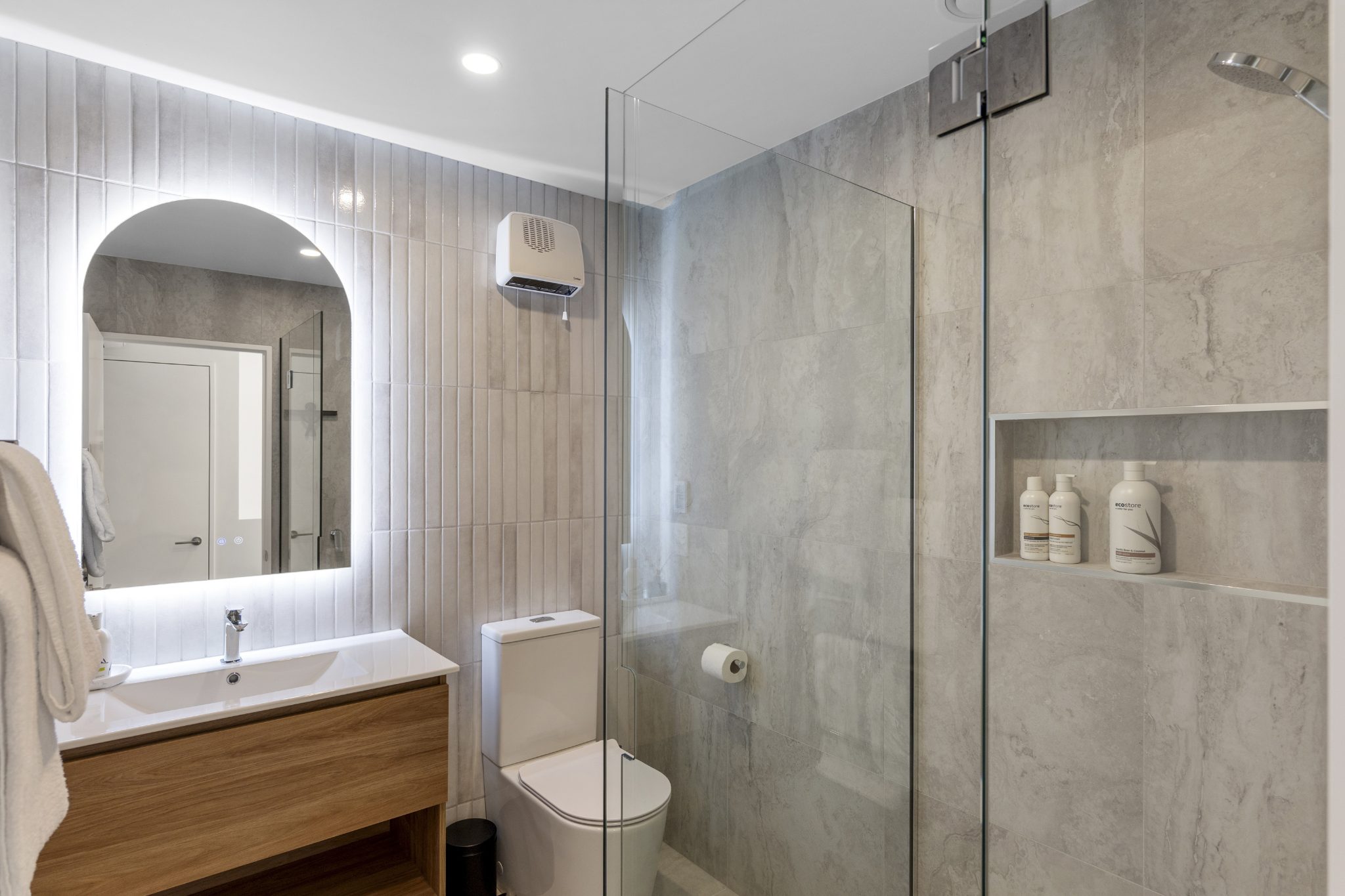 Modern Townhouse with Garage, Opposite Hagley Park — slide 9