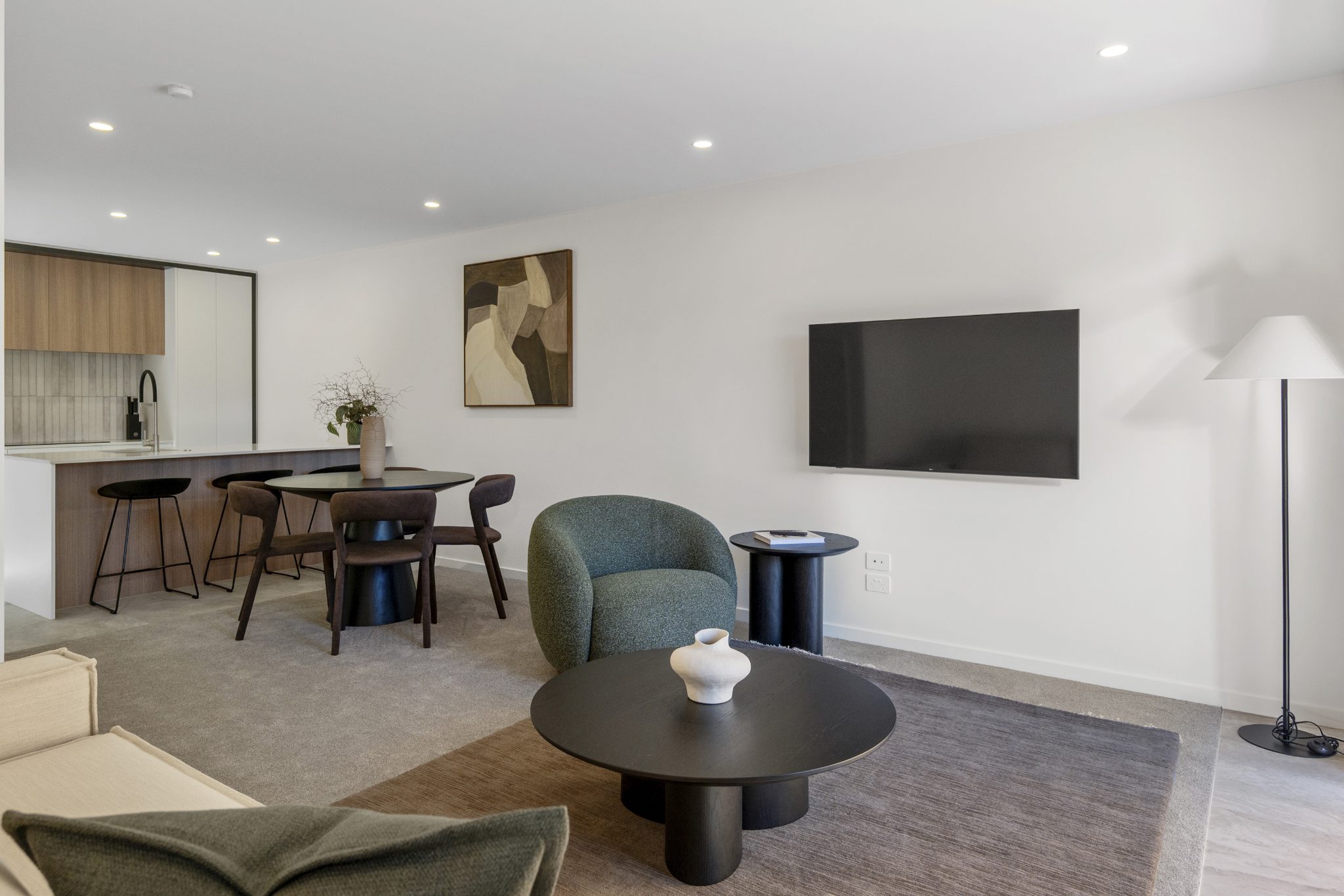 Single-Level 2 Bed Apartment Opposite Hagley Park — slide 8
