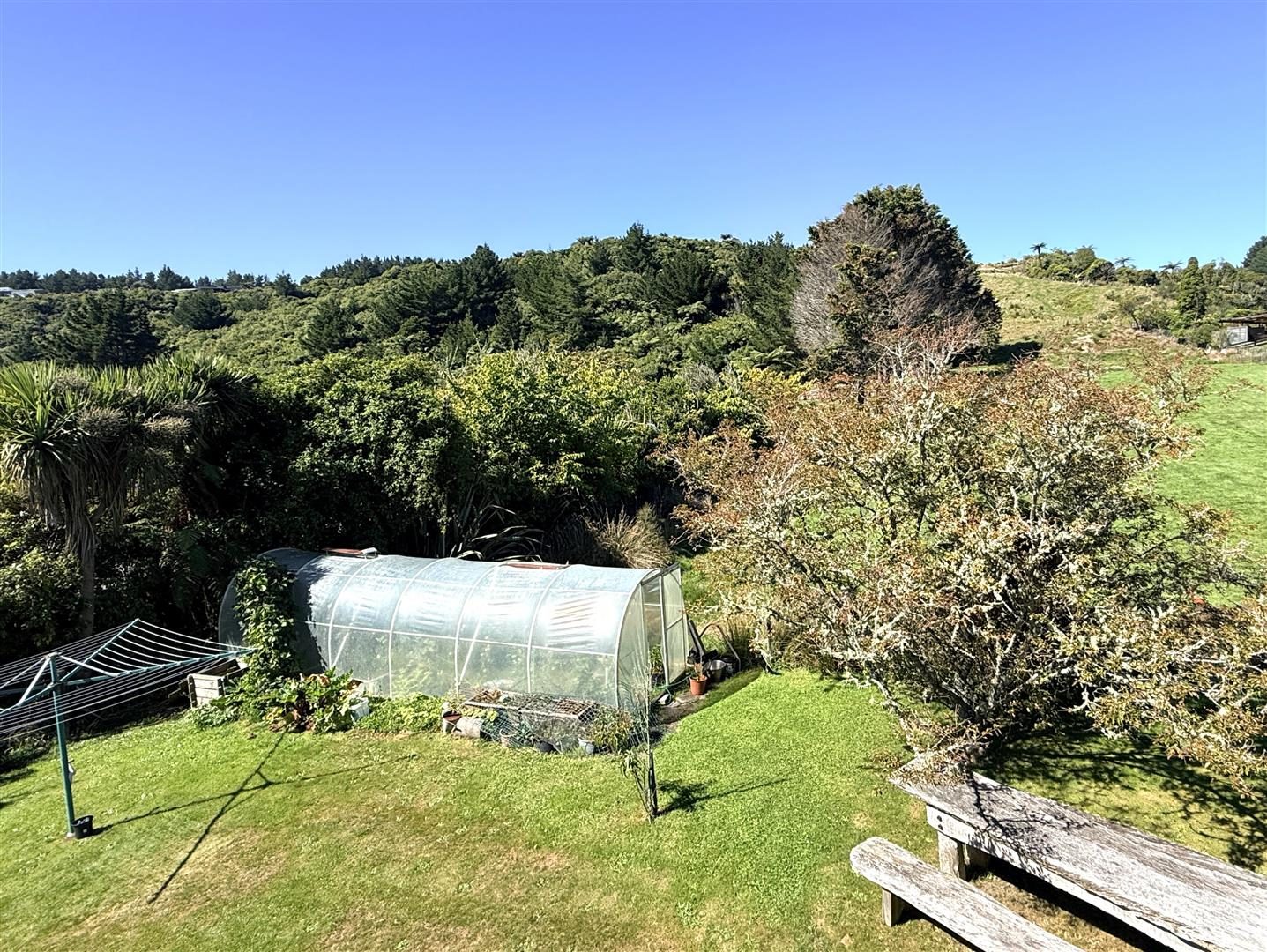 FANTASTIC FAMILY HOME — slide 35