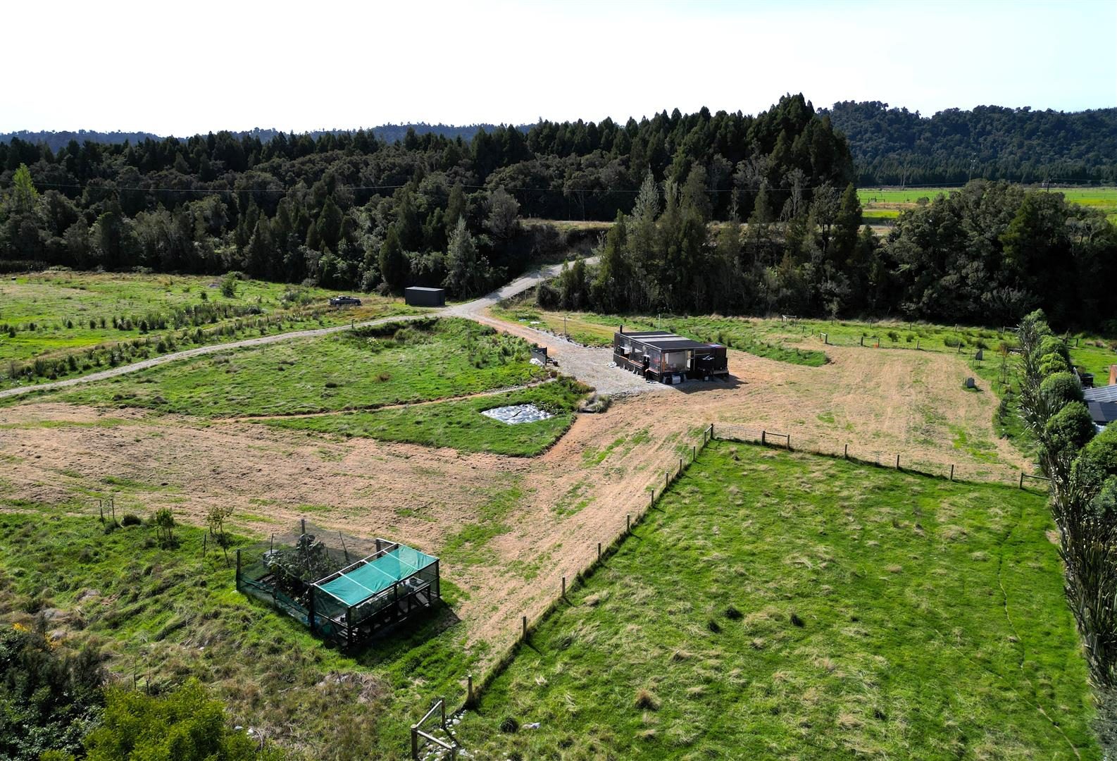 PEACEUL OFF-GRID ESCAPE — slide 1