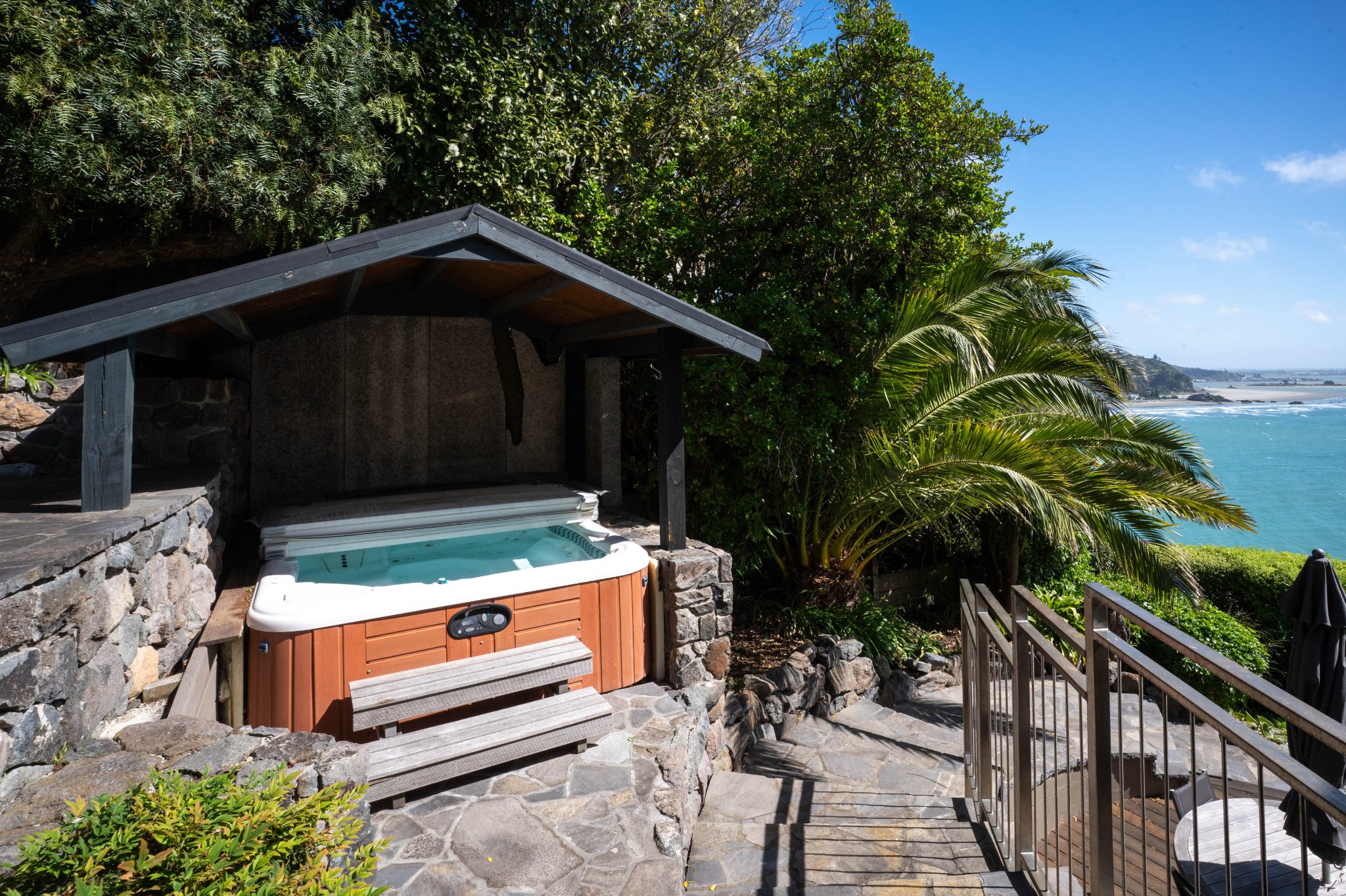 Coastal Luxury on a Grand Scale — slide 25
