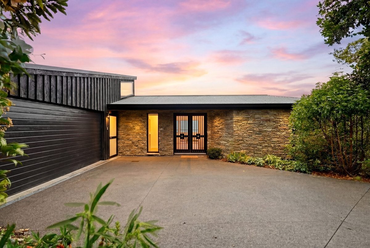 Mid Century Modern with Coastal Views — slide 1