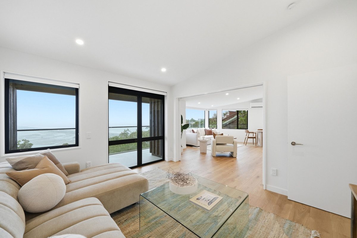 Mid Century Modern with Coastal Views — slide 8
