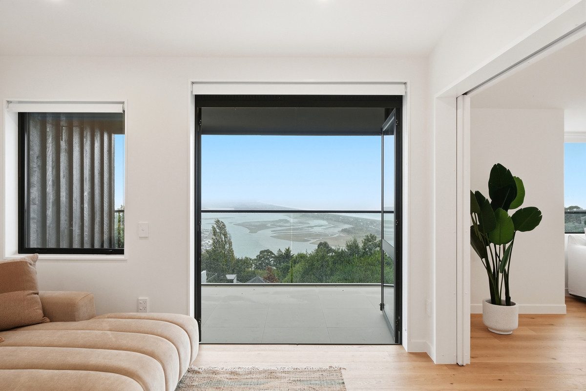 Mid Century Modern with Coastal Views — slide 9