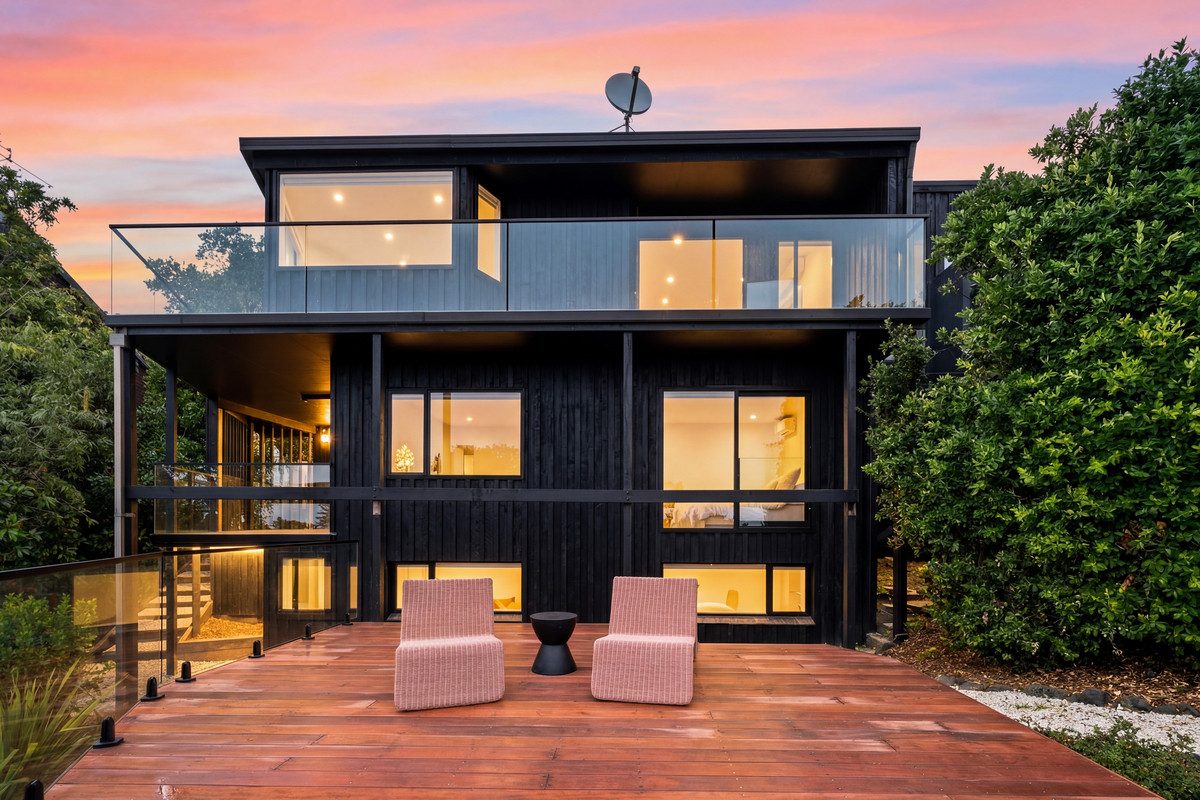 Mid Century Modern with Coastal Views — slide 22