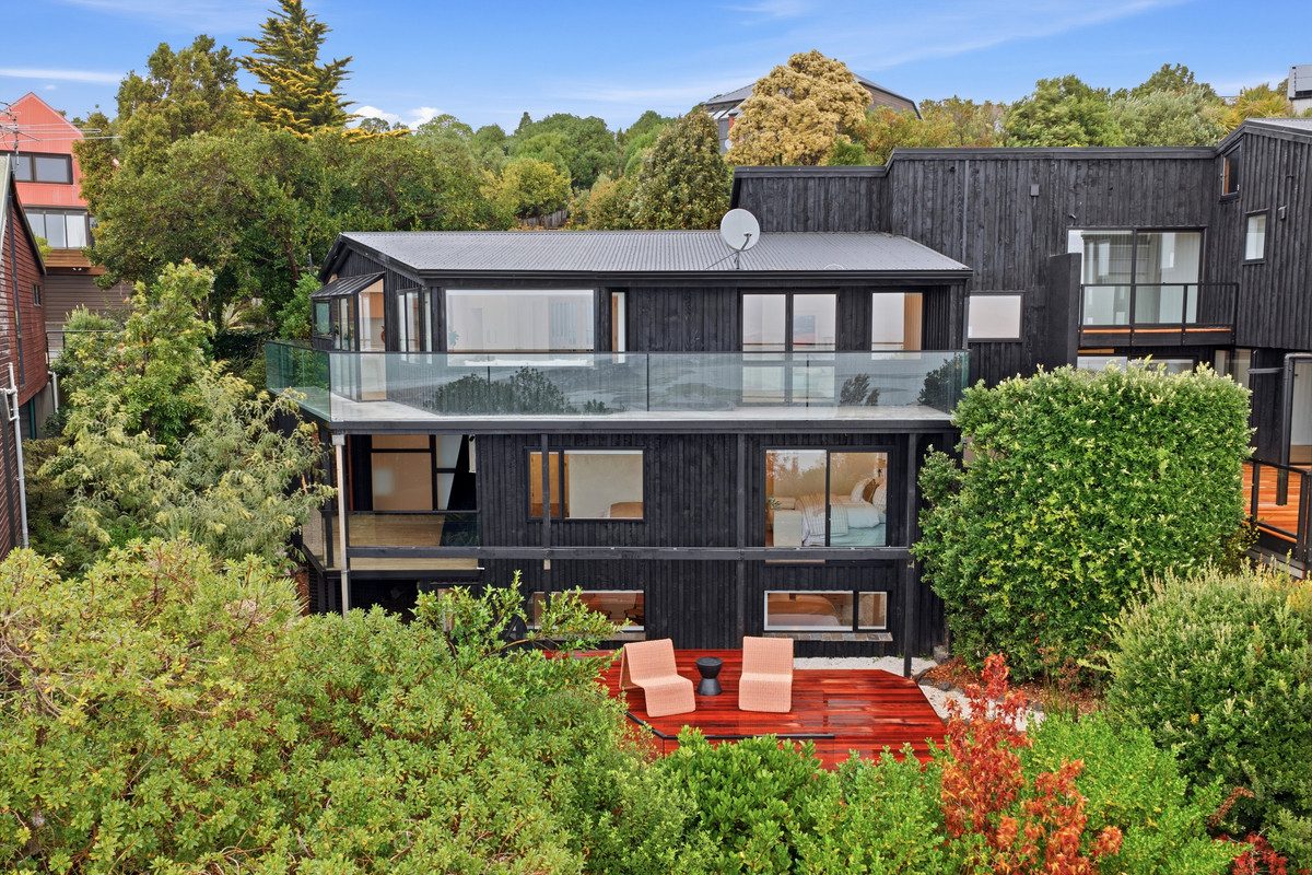 Mid Century Modern with Coastal Views — slide 23
