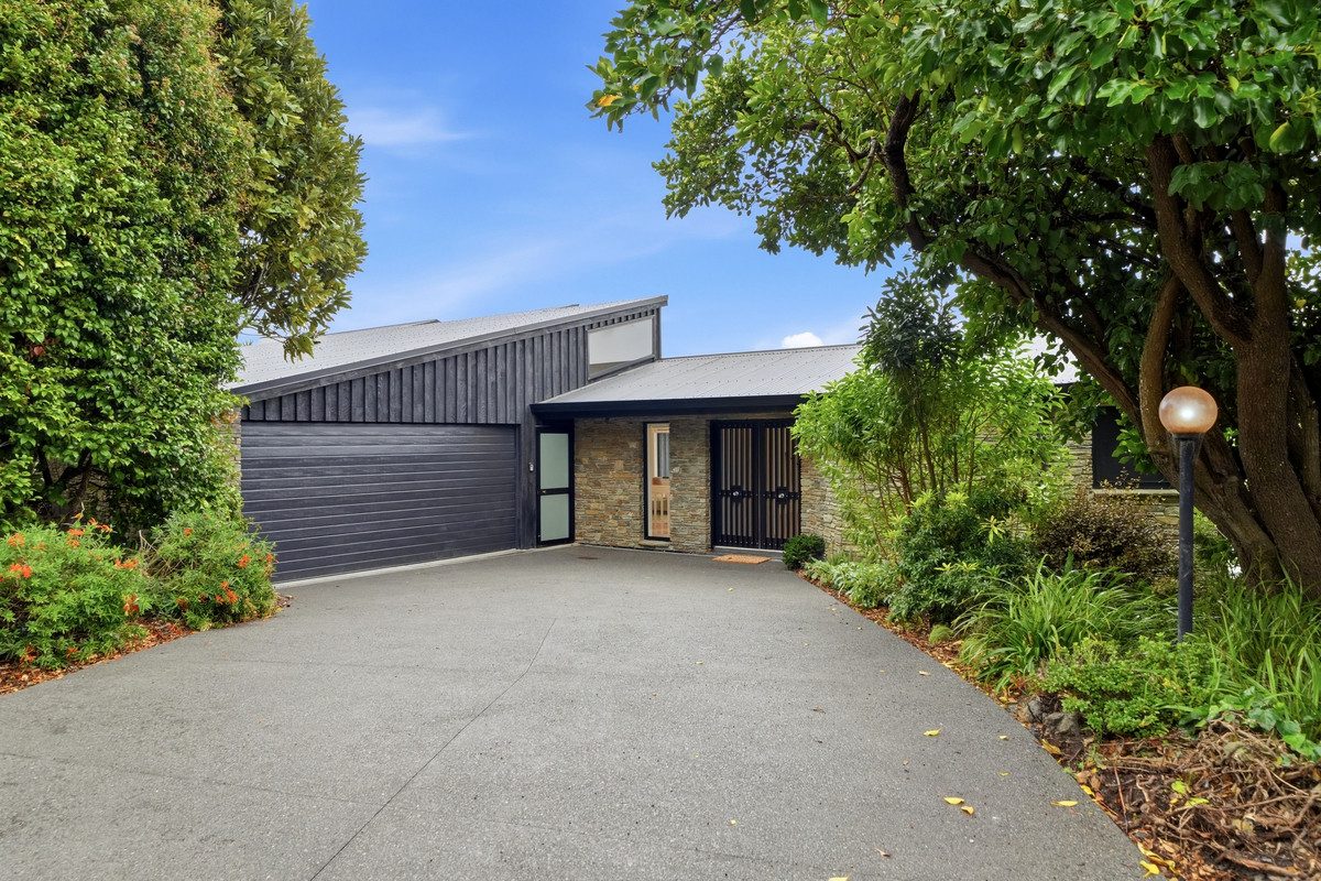 Mid Century Modern with Coastal Views — slide 24