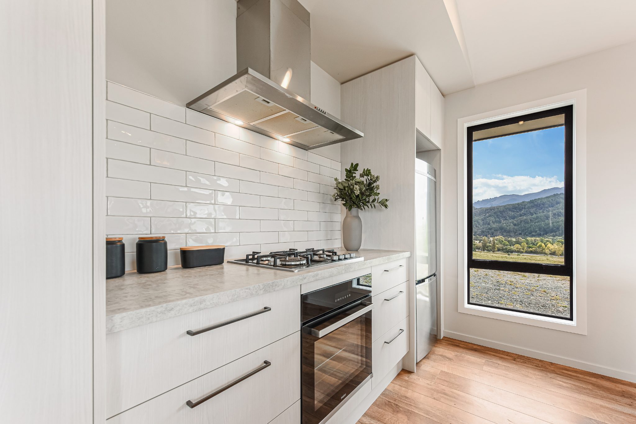 Peaceful Living with Stunning Views — slide 5