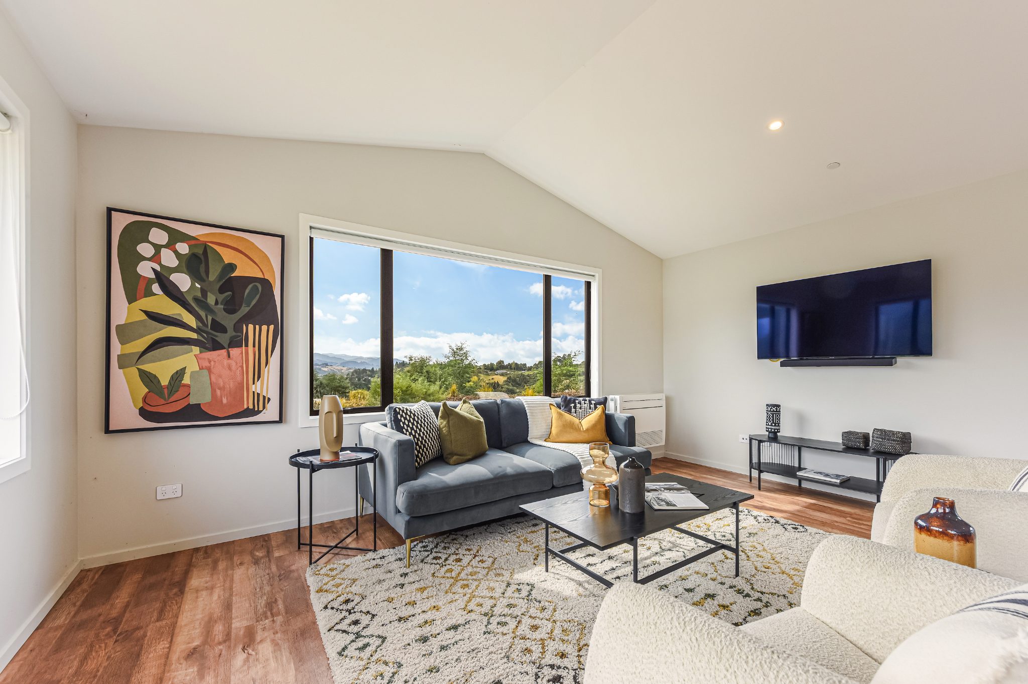 Peaceful Living with Stunning Views — slide 11