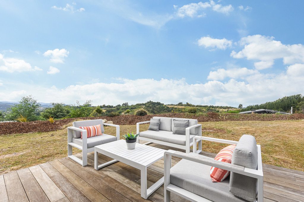 Peaceful Living with Stunning Views — slide 18